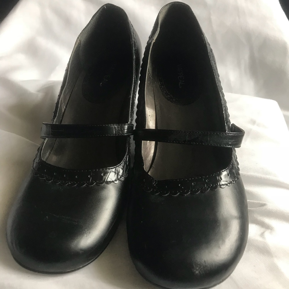 X-appeal black and lace leather heels size 10